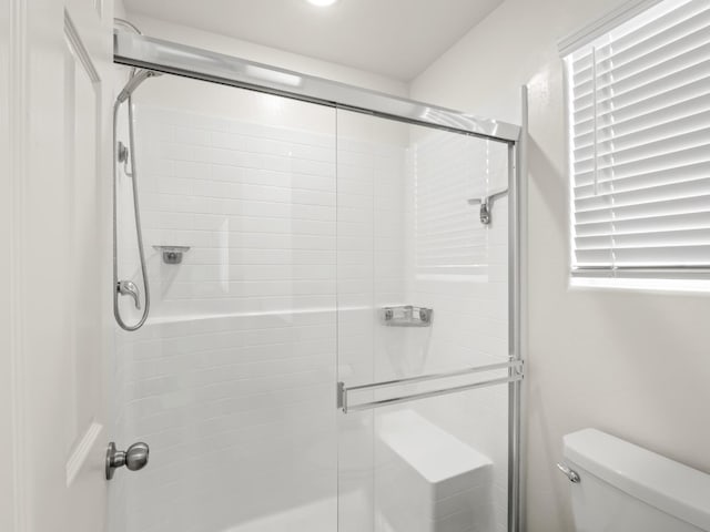 6274 E Riesling Dr, Fresno, CA 93727 - bathroom with a shower stall and toilet