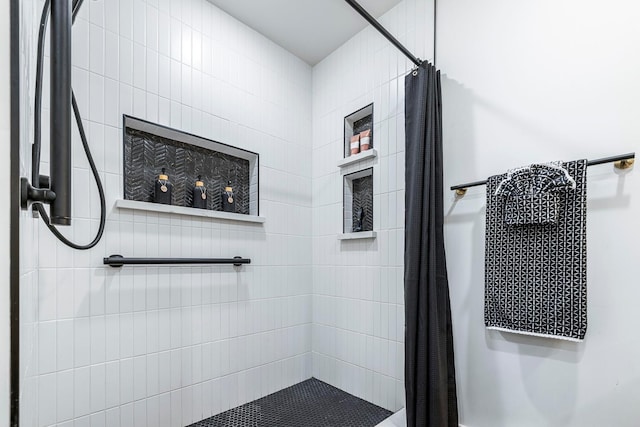 6054 N Kavanagh Ave, Fresno, CA 93711 - full bath featuring tiled shower