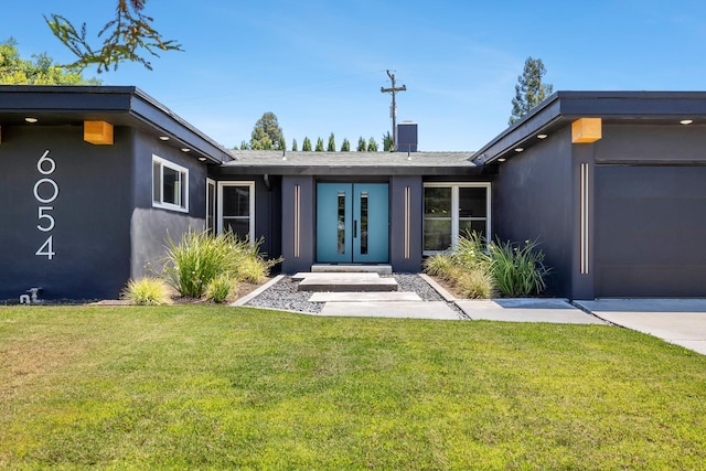 6054 N Kavanagh Ave, Fresno, CA 93711 - view of front of property featuring stucco siding and a front lawn