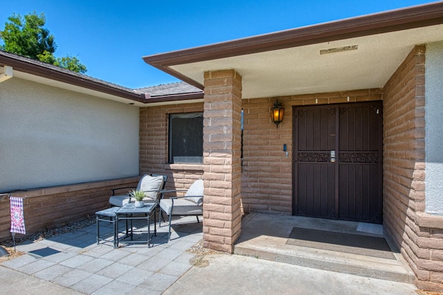 3377 N Bryan Ave, Fresno, CA 93723 - doorway to property with a patio area