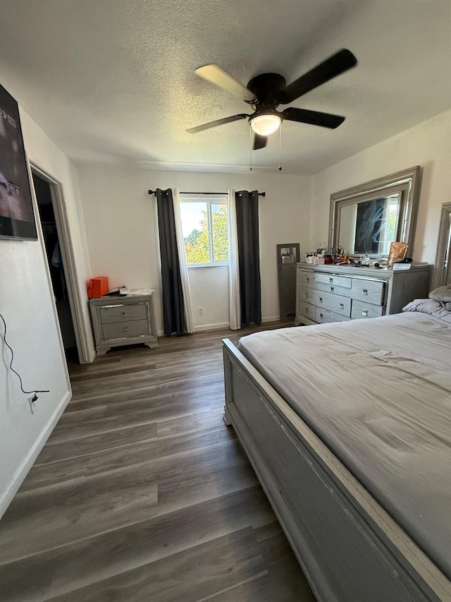 2662 Yerba St, Selma, CA 93662 - bedroom with dark wood-style flooring and a ceiling fan