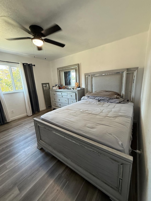 2662 Yerba St, Selma, CA 93662 - bedroom with wood finished floors and a ceiling fan