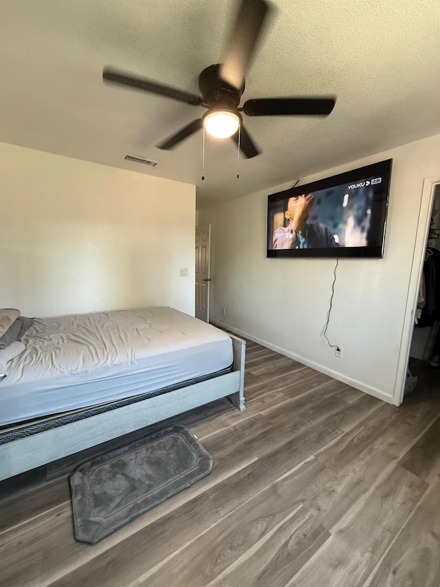 2662 Yerba St, Selma, CA 93662 - bedroom with wood finished floors, a textured ceiling, and ceiling fan
