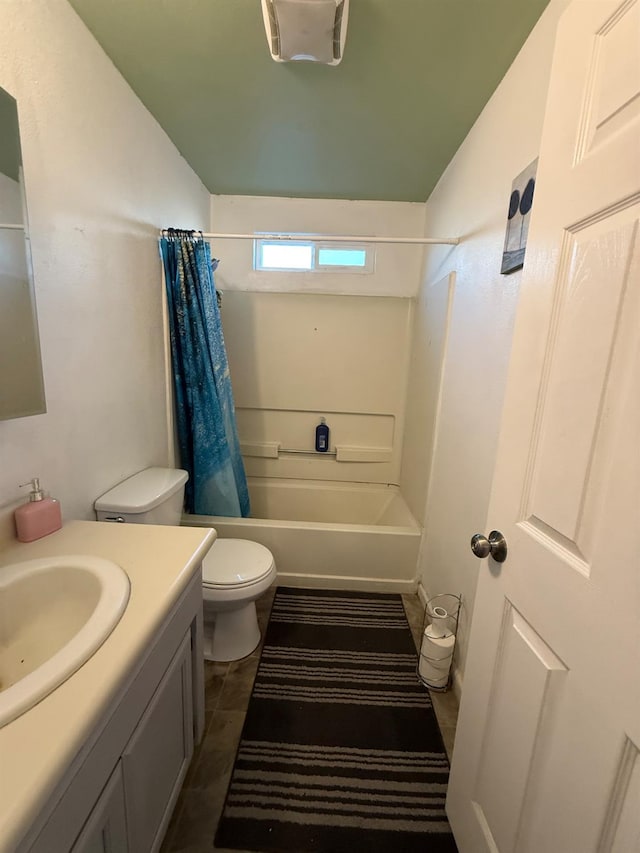 2662 Yerba St, Selma, CA 93662 - full bath featuring vanity, lofted ceiling, shower / bath combo with shower curtain, and tile patterned floors