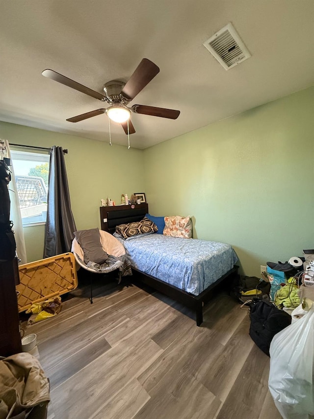 2662 Yerba St, Selma, CA 93662 - bedroom with wood finished floors and ceiling fan