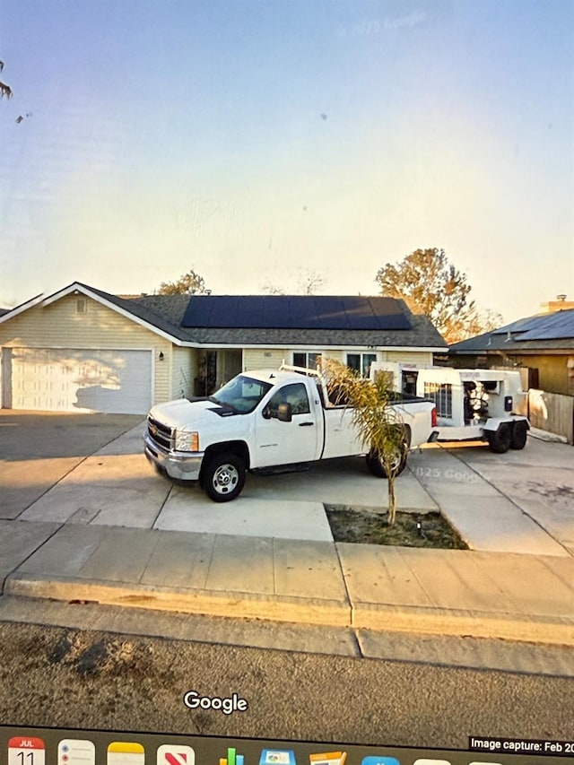 2662 Yerba St, Selma, CA 93662 - single story home featuring solar panels, driveway, and an attached garage