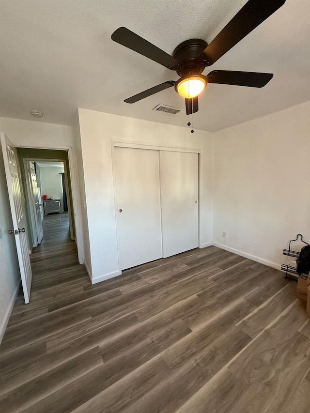 2662 Yerba St, Selma, CA 93662 - unfurnished bedroom with dark wood finished floors, a closet, and ceiling fan