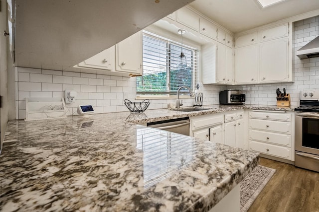 6372 N Benedict Ave, Fresno, CA 93711 - kitchen with stainless steel appliances, decorative backsplash, and white cabinets