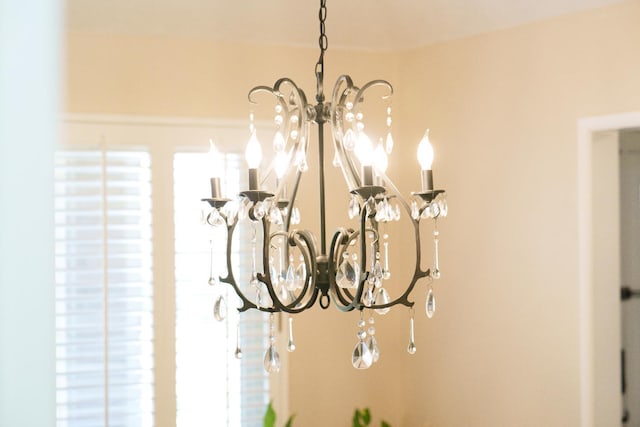 6372 N Benedict Ave, Fresno, CA 93711 - detailed view of a chandelier