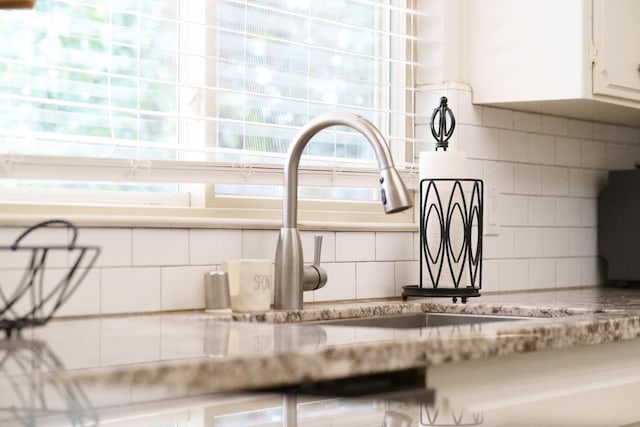 6372 N Benedict Ave, Fresno, CA 93711 - kitchen view of decorative backsplash and white cabinets