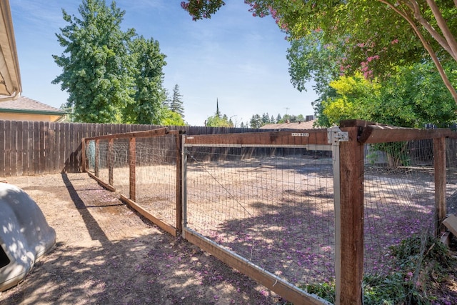 6372 N Benedict Ave, Fresno, CA 93711 - view of fenced backyard