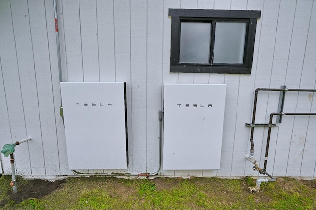 25190 Elwood Rd, Sanger, CA 93657 - exterior view of a power storage unit