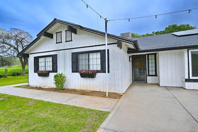 25190 Elwood Rd, Sanger, CA 93657 - view of front facade with a front lawn