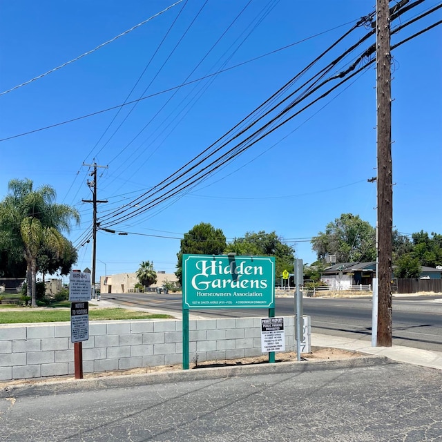 1027 W Dakota Ave Unit 102, Fresno, CA 93705 - exterior view