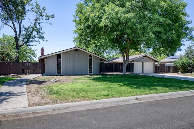 1904 S Fairway Ave, Fresno, CA 93727 - view of front of home featuring a chimney and a detached garage