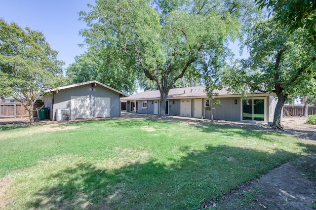 1904 S Fairway Ave, Fresno, CA 93727 - rear view of house with an outdoor structure