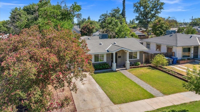 1440 E Fountain Way, Fresno, CA 93704 - view of front of home with a front lawn and roof with shingles
