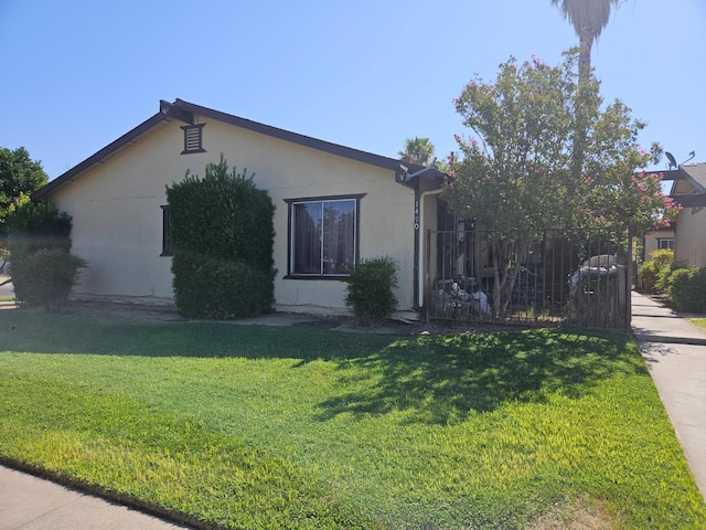 1490 N First, Fresno, CA 93703 - ranch-style home featuring a front yard and stucco siding