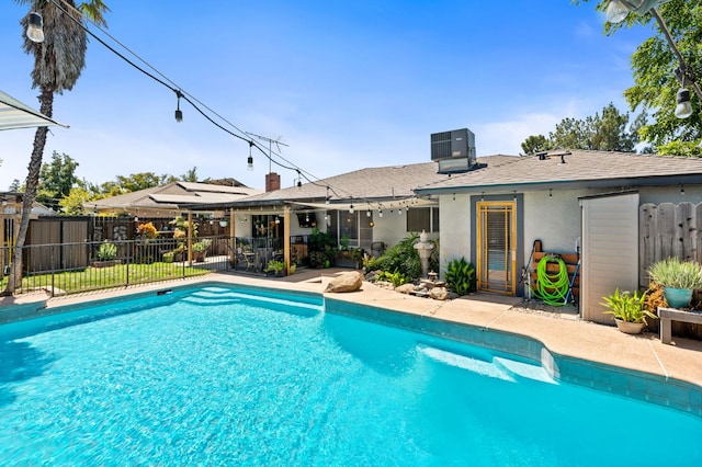 2344 E Menlo Ave, Fresno, CA 93710 - view of swimming pool featuring a patio area