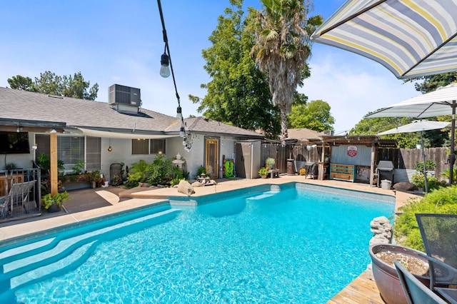 2344 E Menlo Ave, Fresno, CA 93710 - view of swimming pool featuring a patio area