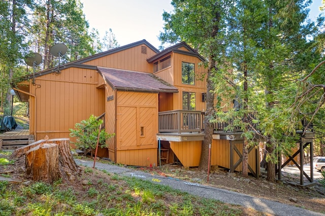 40904 Mill Run Ln Unit 60, Shaver Lake, CA 93664 - view of side of home with roof with shingles and a deck