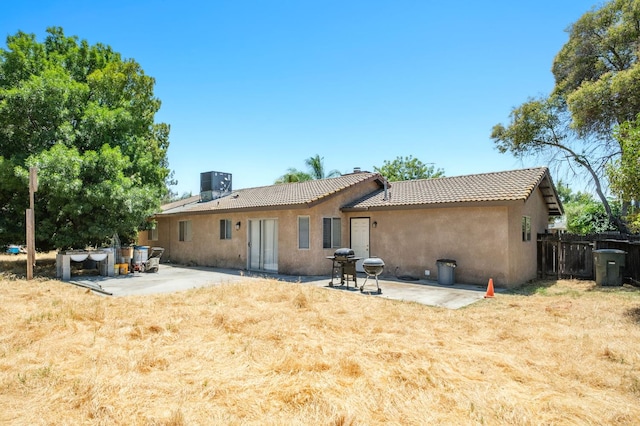 5051 E Lewis Ave, Fresno, CA 93727 - back of property with a tile roof, stucco siding, and a patio