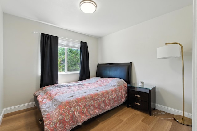 6431 E Inyo St, Fresno, CA 93727 - bedroom featuring light wood finished floors