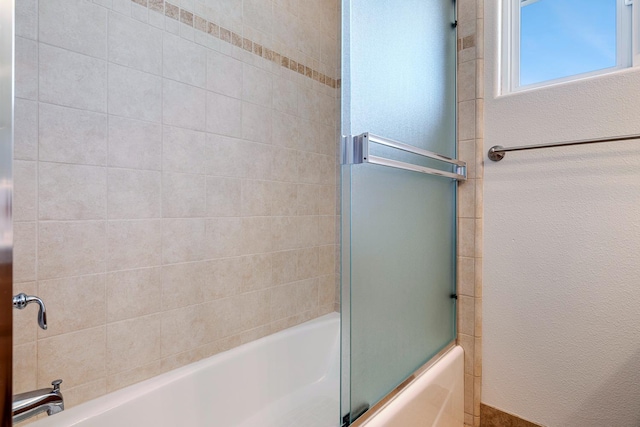 570 S Lassen Ave, Kerman, CA 93630 - full bath with shower / bath combination with glass door and a textured wall