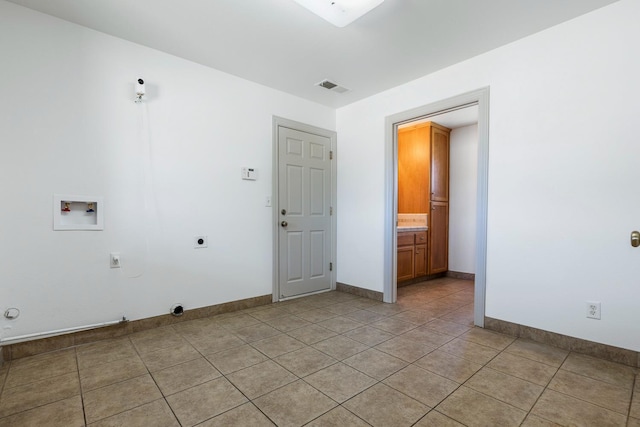 570 S Lassen Ave, Kerman, CA 93630 - washroom with hookup for an electric dryer, washer hookup, gas dryer hookup, and light tile patterned flooring