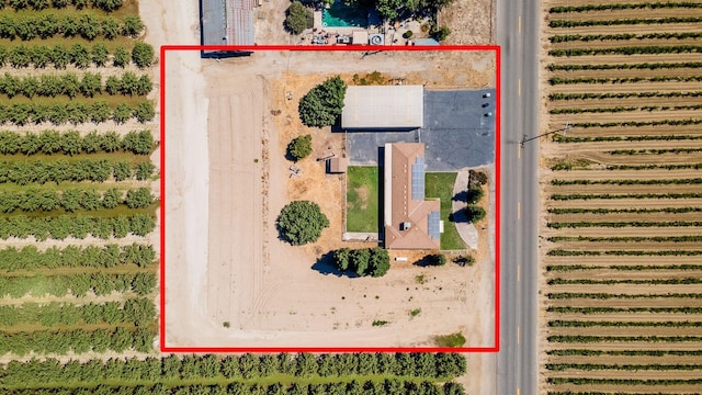 570 S Lassen Ave, Kerman, CA 93630 - view of rural area featuring property boundaries highlighted and rows of crops