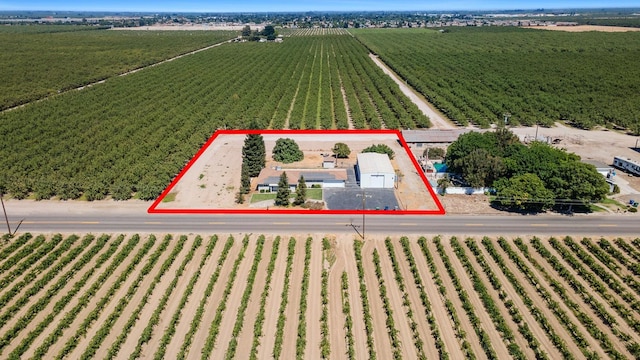 570 S Lassen Ave, Kerman, CA 93630 - overview of rural landscape with farmland and property boundaries highlighted