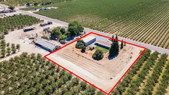 570 S Lassen Ave, Kerman, CA 93630 - aerial view of sparsely populated area featuring property boundaries highlighted