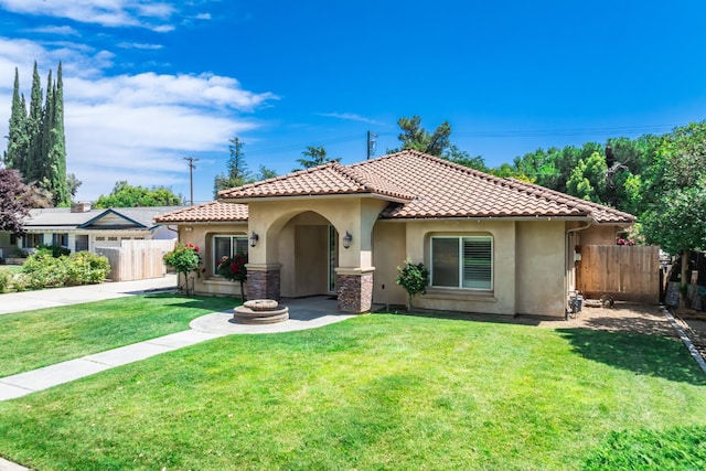 135 N Park Dr, Madera, CA 93637 - mediterranean / spanish-style house featuring stucco siding and a tile roof