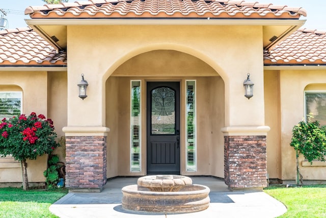 135 N Park Dr, Madera, CA 93637 - entrance to property with a tile roof and stucco siding
