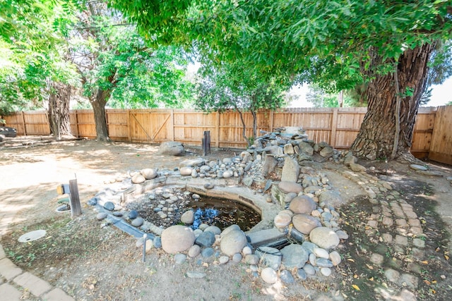 135 N Park Dr, Madera, CA 93637 - view of fenced backyard