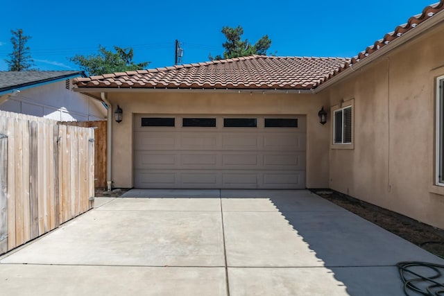 135 N Park Dr, Madera, CA 93637 - garage with concrete driveway