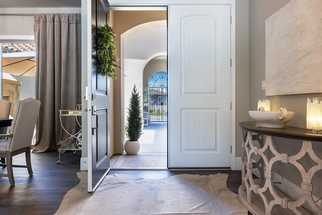 2706 Trenton Ave, Clovis, CA 93619 - entrance foyer featuring arched walkways and hardwood / wood-style floors