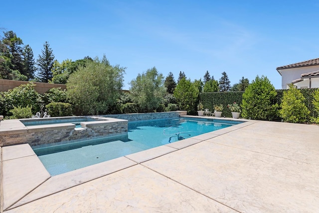 2706 Trenton Ave, Clovis, CA 93619 - view of pool featuring a pool with connected hot tub and a patio area