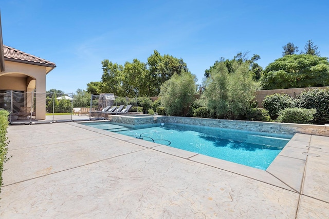 2706 Trenton Ave, Clovis, CA 93619 - view of swimming pool with a fenced backyard, a patio, and a pool with connected hot tub