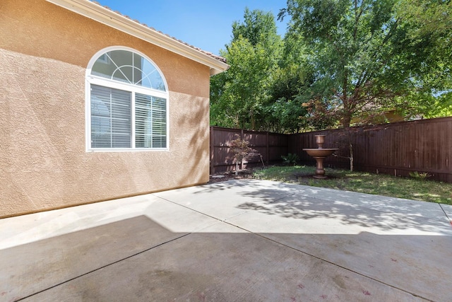 4160 N Creekbend, Clovis, CA 93619 - fenced backyard featuring a patio