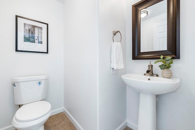 4160 N Creekbend, Clovis, CA 93619 - bathroom featuring toilet and baseboards
