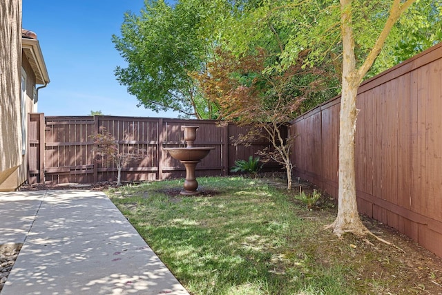 4160 N Creekbend, Clovis, CA 93619 - fenced backyard featuring a patio