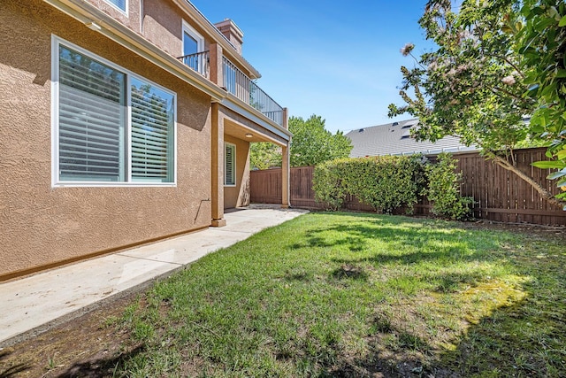 4160 N Creekbend, Clovis, CA 93619 - fenced backyard featuring a balcony and a patio area