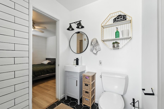 4678 N Thorne Ave, Fresno, CA 93704 - ensuite bathroom featuring vanity and a ceiling fan