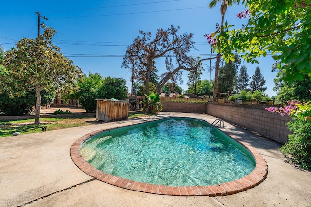 4678 N Thorne Ave, Fresno, CA 93704 - view of swimming pool featuring a fenced backyard and a patio area