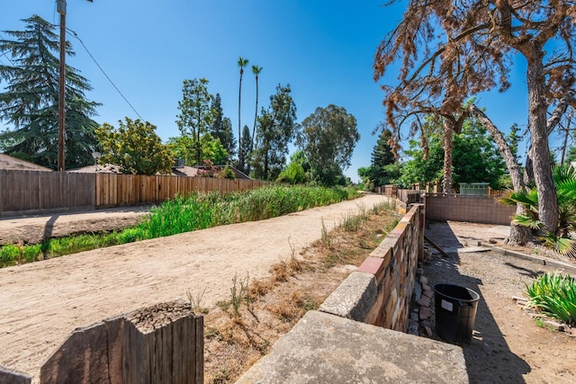 4678 N Thorne Ave, Fresno, CA 93704 - view of yard