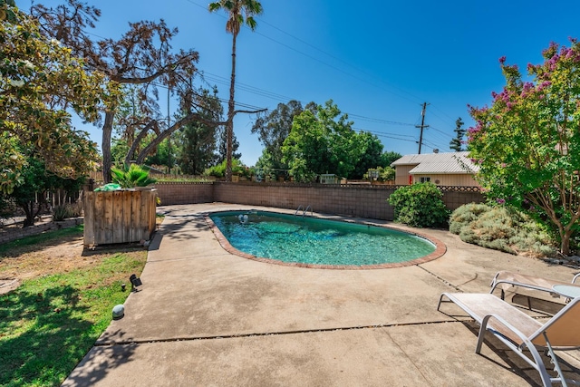 4678 N Thorne Ave, Fresno, CA 93704 - view of pool featuring a patio area and a fenced backyard