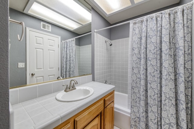 6283 N Gilroy Ave, Fresno, CA 93722 - bathroom featuring shower / tub combo and vanity