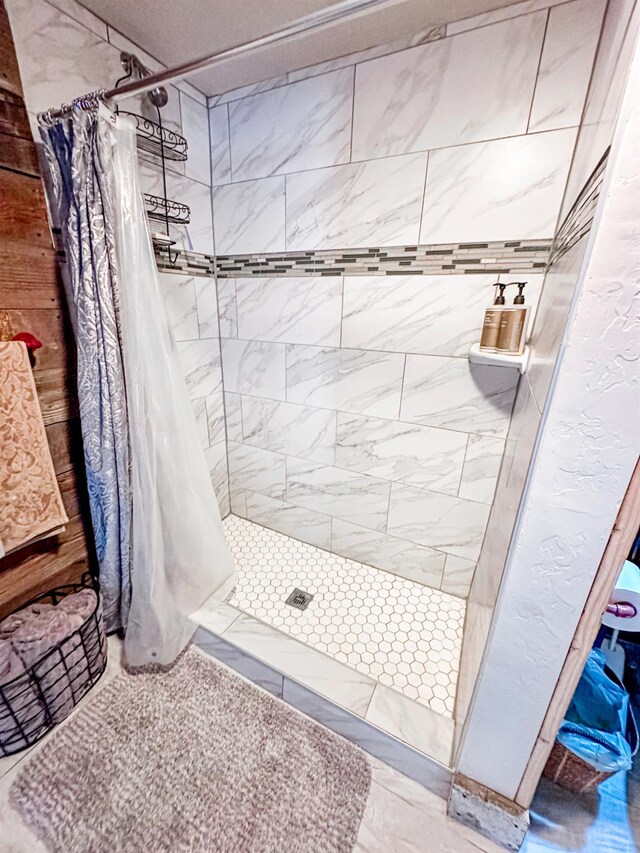 37969 Rd 422, Oakhurst, CA 93644 - bathroom featuring a tile shower