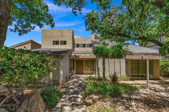 835 E Ashcroft Ave, Fresno, CA 93704 - mid-century modern home featuring stucco siding